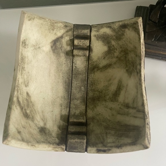 Beautiful & unique handmade bowl Use to display decorative accents on a tabletop - Picture 4 of 8